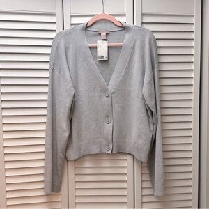 H&M grey cropped cardigan. NWT. Slight stretch. 3 button.